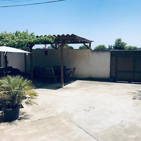 Appartement Tout Confort Avec Parking Ferme Arles Eksteriør billede