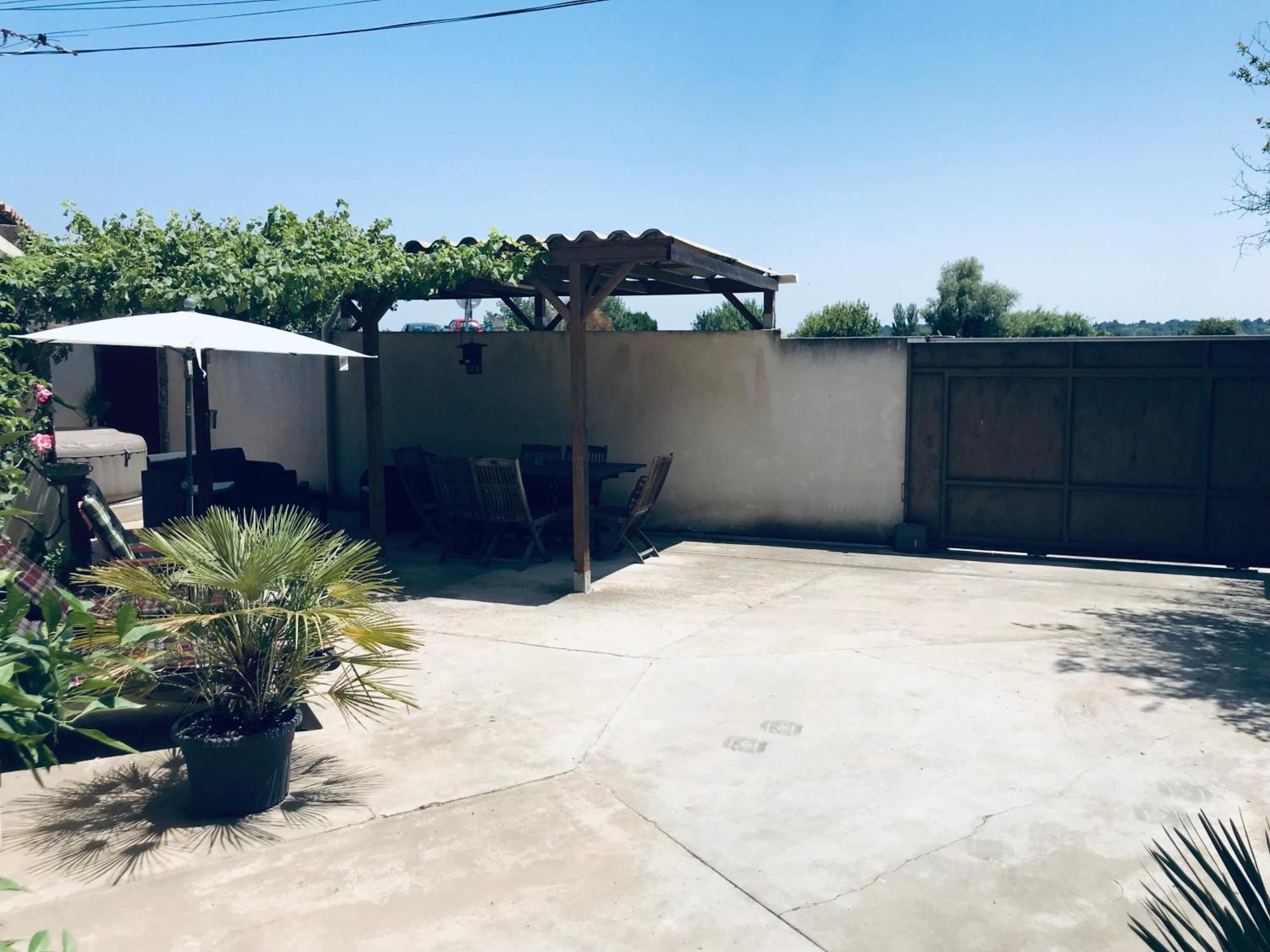 Appartement Tout Confort Avec Parking Ferme Arles Eksteriør billede